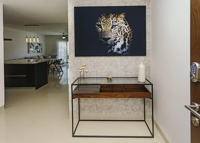 Casa El Encanto Penthouse 532 Sur Condo